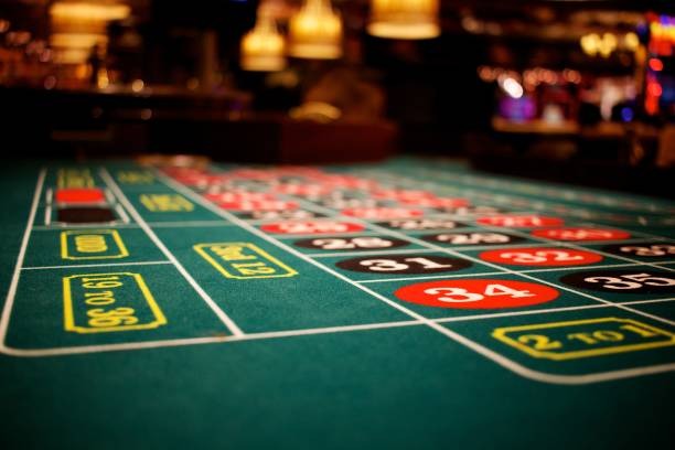 novaslot88 live-betting interface showing Free Fire World Series odds and slot game tiles